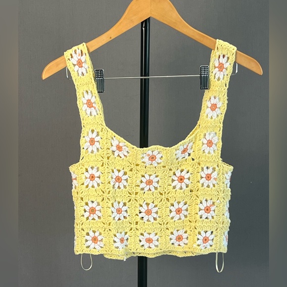 Yellow Wildflower Crochet Tank. Cropped. Sleeveless - Picture 2 of 2